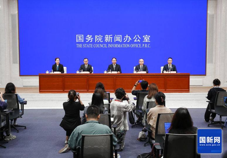 国新办举行“推动高质量发展”系列主题新闻发布会（国家税务总局）